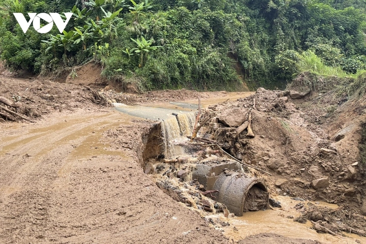 Thông tin từ Đài khí tượng thủy văn Lai Châu từ nay đến hết ngày 9/8 trên địa bàn vẫn có mưa và nguy cơ sạt lở giao thông vẫn còn cao. Vì vậy người dân cần cẩn trọng khi di chuyển trong những ngày mưa lũ để đảm bảo an toàn.