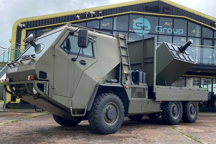 Xe tải Supacat HMT với tên lửa ASRAAM.