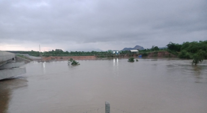 Theo BQL dự án Thăng Long, nguyên nhân gây ra ngập cục bộ là do nước ở sông Phan dâng cao. (Ảnh: BQLDA)