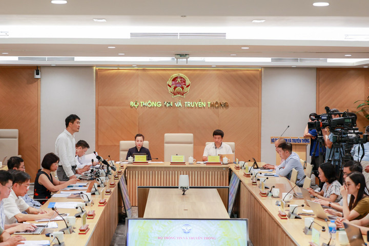 Quang cảnh buổi họp báo.