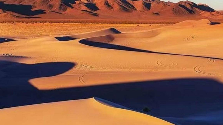 Sa mạc Sahara chiếm khoảng ⅓ diện tích châu Phi. Các nhà khoa học đã sử dụng công nghệ radar để đo độ sâu của nơi đây.