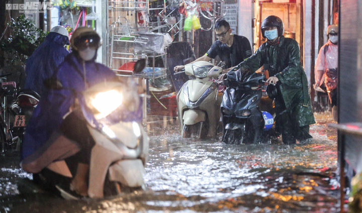 Mưa dông cục bộ tại khu vực Bắc Bộ có khả năng gia tăng từ chiều tối và đêm ngày 10/8. (Ảnh: Ngô Nhung)