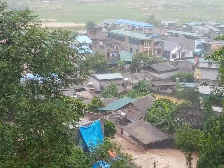 Hồ thải của Công ty cổ phần đồng Tả Phời bị vỡ gây ngập 30 hộ dân. (Ảnh: Cổng TTĐT Lào Cai).