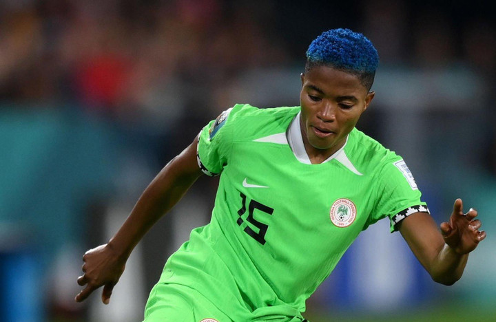 Cầu thủ Nigeria bị nợ lương 2 năm.