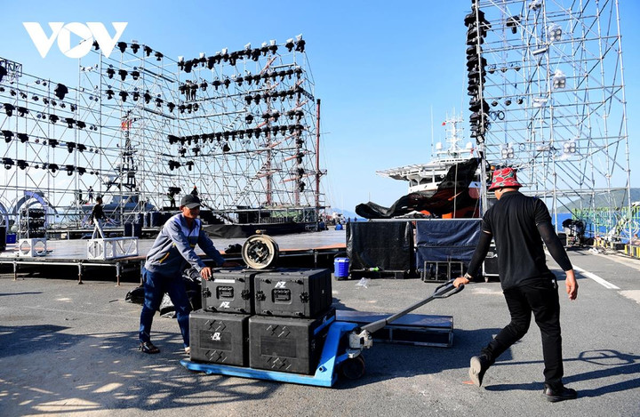 Chương trình sẽ có sự tham gia của khoảng 1.500 người thuộc các lực lượng hải quân, biên phòng, cảnh sát biển, ngư dân, thanh niên, sinh viên trên địa bản tỉnh Khánh Hòa. Đến nay, công tác chuẩn bị về cơ bản đã hoàn thành, sẵn sàng mang đến cho công chúng một chương trình ý nghĩa và đặc sắc.