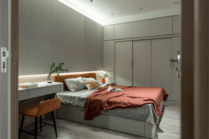 Dù "phát sinh" thêm một phòng ngủ, kiến trúc sư vẫn bố trí được nhà vệ sinh trong phòng master.