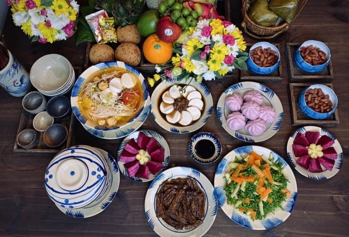 Mâm cỗ cúng rằm tháng 7.