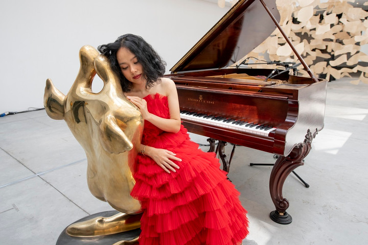 Hoàng Quyên trong buổi ra mắt dự án nghệ thuật mới.