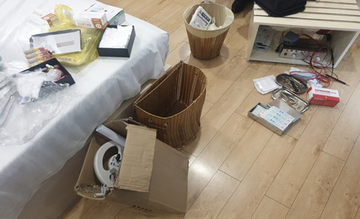 Hiện trường thẩm mỹ chui trong khách sạn. (Ảnh: Sở Y tế)