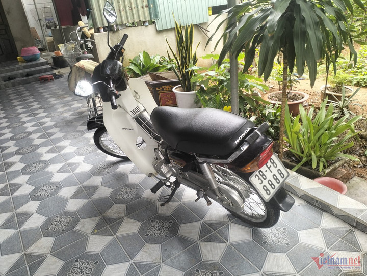 Cận cảnh chiếc Honda Dream 38 F8-8888 của anh N.X.T (làm việc tại TP.HCM) vẫn đang được sử dụng ở Hà Tĩnh (ảnh: NVCC)