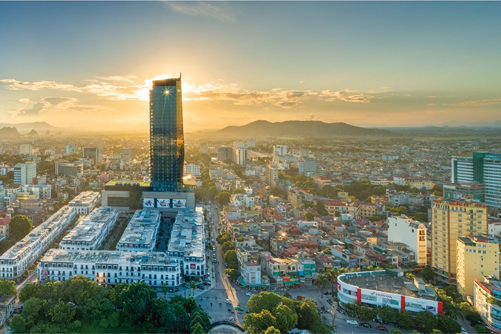 Vincom Shophouse Thanh Hóa bao gồm: Khách sạn Vinpearl; TTTM Vincom Plaza; khu nhà phố thương mại có tỷ lệ lấp đầy hơn 92%.