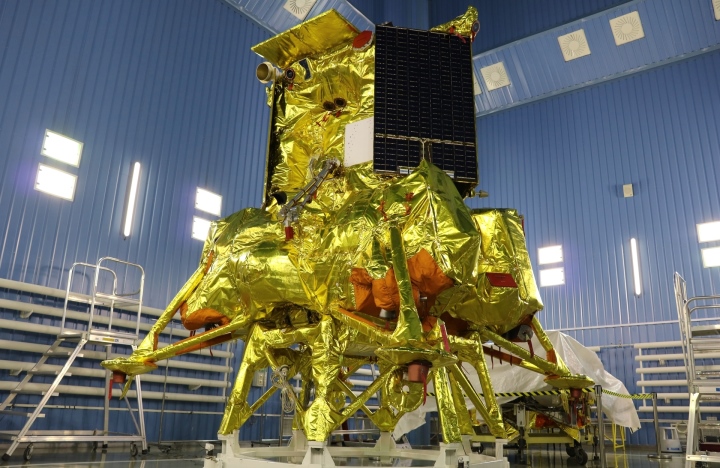 Tàu vũ trụ Luna-25 do Roscomos chế tạo cho sứ mệnh Mặt Trăng lần này. (Ảnh: Roscomos)