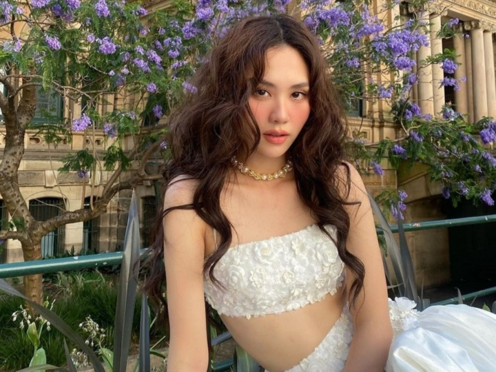 Hoa hậu nào chỉ sau một tháng đăng quang đã mang vương miện đi đấu giá được 3 tỷ đồng? - 2