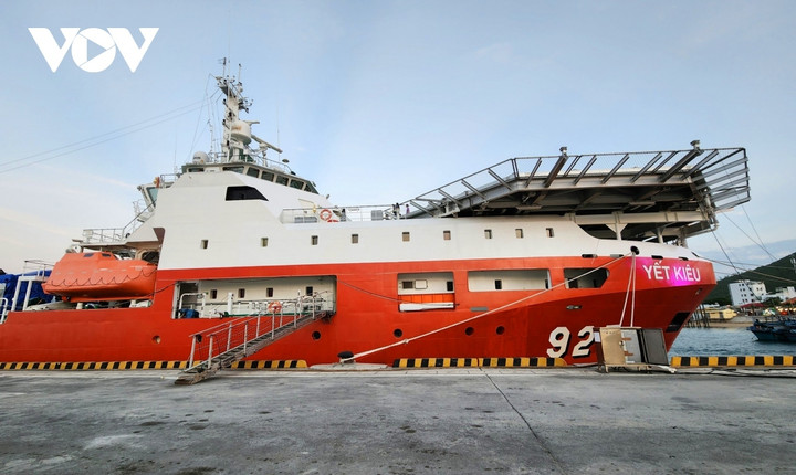 Tàu có thể định vị vị trí, neo không dây trong điều kiện thời tiết phức tạp. Tàu có chiều dài gần 100m, rộng 16m và chiều cao mạn 7.2m, lượng nước giãn tới 3.950 tấn, được trang bị các thiết bị hiện đại, có thể hoạt động liên tục trên biển 30 ngày đêm, khả năng chịu sóng cấp 9, gió cấp 12.