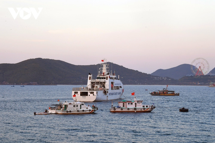 Cận cảnh đội tàu tham gia chương trình 'Mạnh giàu từ biển quê hương' - 8