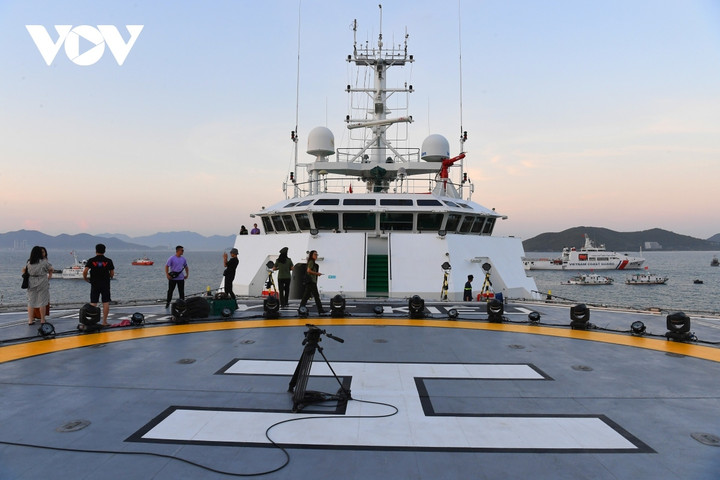 Bãi đáp trực thăng trên tàu Yết Kiêu.