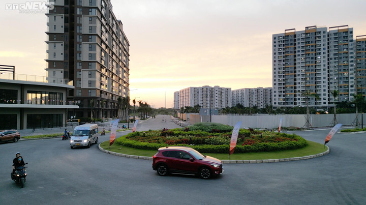 Dự báo thời tiết tại TP.HCM hôm nay 13/8, có mây, ngày nắng, chiều tối và đêm có mưa rào và dông vài nơi.