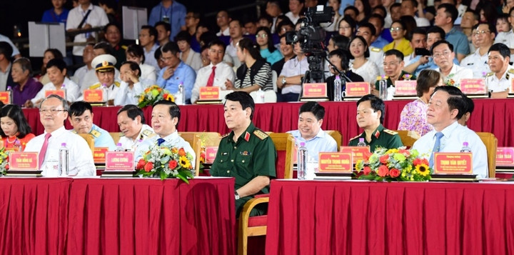 Đến tham dự chương trình có Đại tướng Lương Cường, Ủy viên Bộ Chính trị, Chủ nhiệm Tổng cục Chính trị Quân đội Nhân dân Việt Nam; Bí thư Trung ương Đảng, Trưởng ban Tuyên giáo Trung ương Nguyễn Trọng Nghĩa; Ủy viên Trung ương Đảng, Phó Thủ tướng Trần Hồng Hà; Ủy viên Trung ương Đảng, Tổng Giám đốc VOV Đỗ Tiến Sỹ và lãnh đạo các tỉnh, thành phố có biển, các bộ ban ngành.