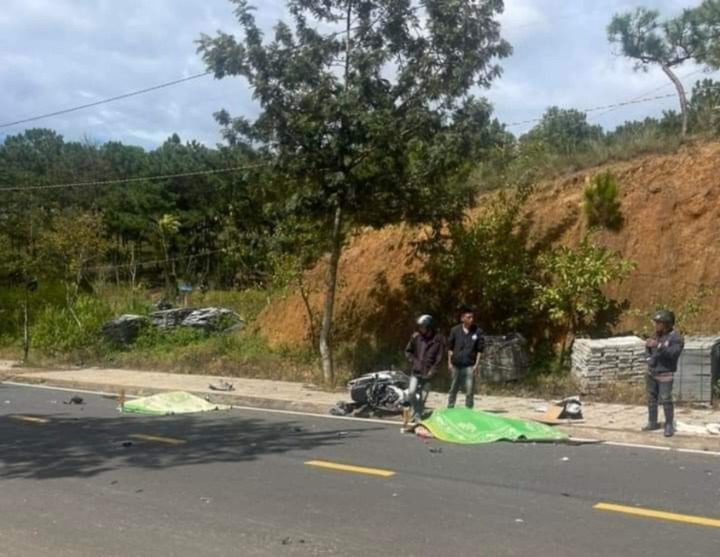 Đà Lạt: Xe tải tông xe máy và ô tô 7 chỗ, hai người thiệt mạng - 2