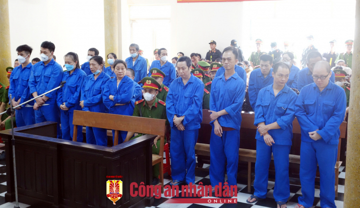 Các bị cáo tại tòa.