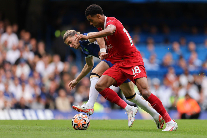 Gakpo tạo cơ hội cho Salah.