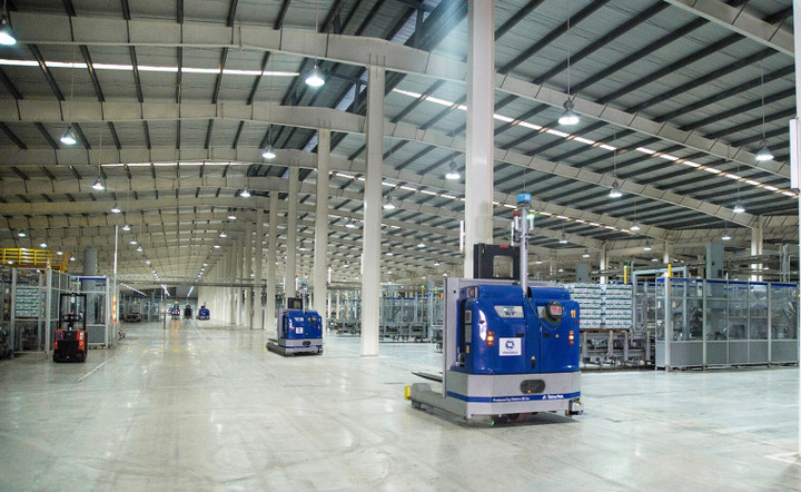 Siêu nhà máy sữa Việt Nam của Vinamilk với công suất 800 triệu lít sữa/năm, giảm phát thải tới 10.000 tấn CO2/năm nhờ các giải pháp công nghệ “xanh” hơn.