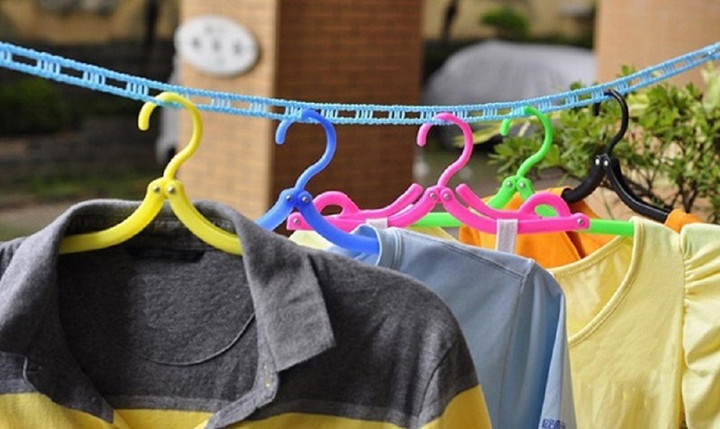 Không nên phơi quần áo đối diện cửa ra vào.