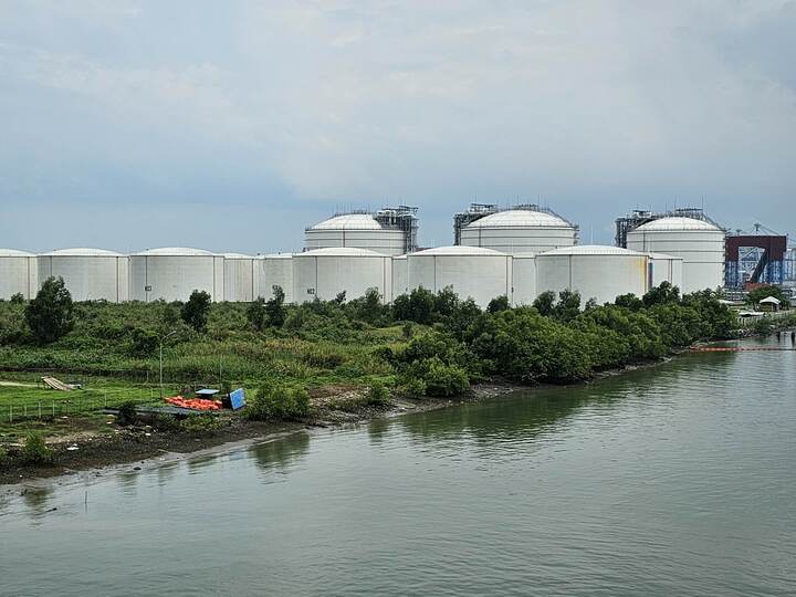 Giá dầu hôm nay tiếp tục suy giảm.