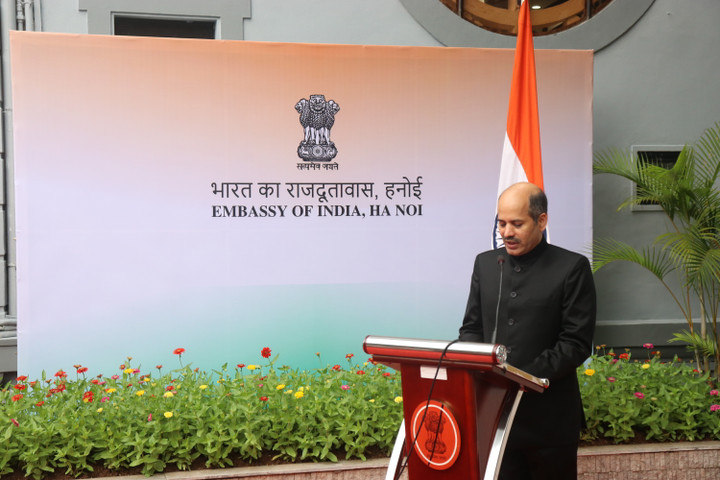 Tại buổi lễ, Đại sứ Ấn Độ tại Việt Nam DeskSandeep Arya đọc bài phát biểu kỷ niệm của Tổng thống Ấn Độ Droupadi Murmu, nhấn mạnh các thành tựu phát triển của nước này tại khu vực và quốc tế, đặc biệt trong năm chủ tịch G20.