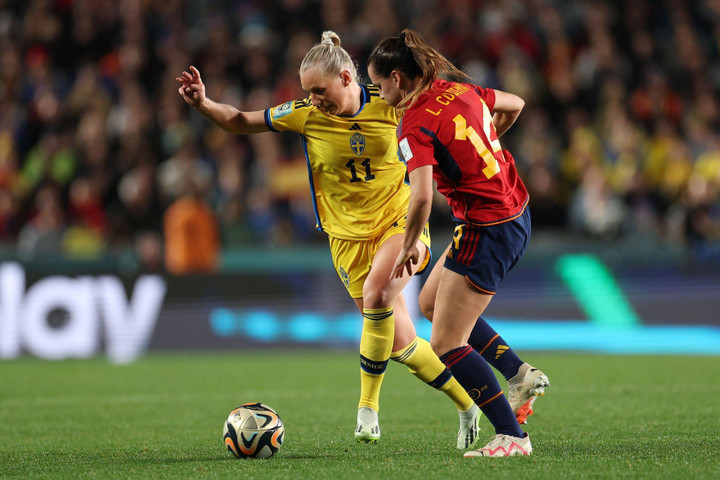 Tây Ban Nha thi đấu tập trung.