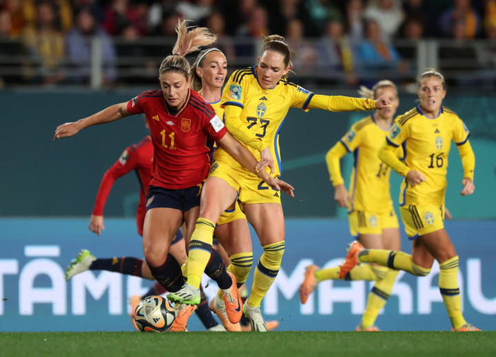 Tây Ban Nha ép sân Thuỵ Điển.