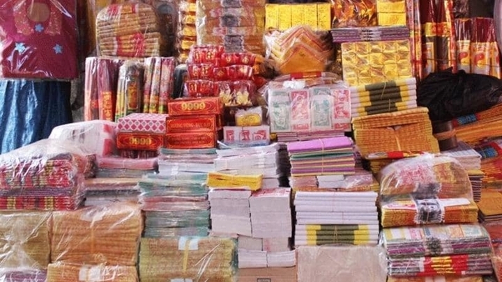 Vàng mã là mặt hàng hút khách trong tháng cô hồn.