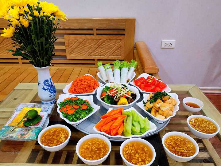 Đồ ăn chay cũng được nhiều người đặt mua trong tháng 7 Âm lịch.