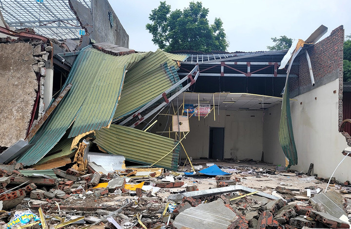 Ngôi nhà cấp 4 của bà Trang bị hư hỏng. (Ảnh: L.T)