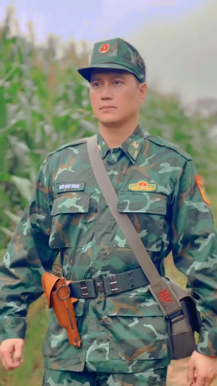 Diễn viên Việt Anh gây bất ngờ với hình ảnh bộ đội biên phòng - 1