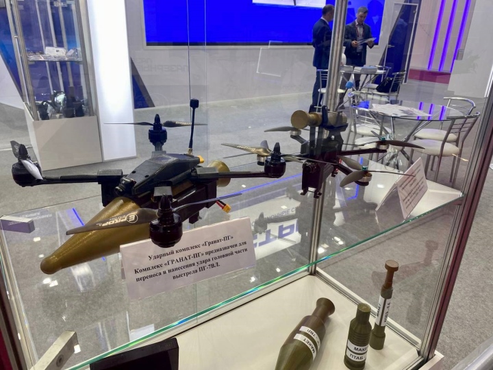 Một mẫu UAV cảm tử góc nhìn thứ nhất (FPV) được giới thiệu tại Army-2023.