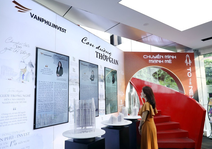 Cánh cổng chuyển tiếp quá khứ đến tương lai trong triển lãm của những ký ức.