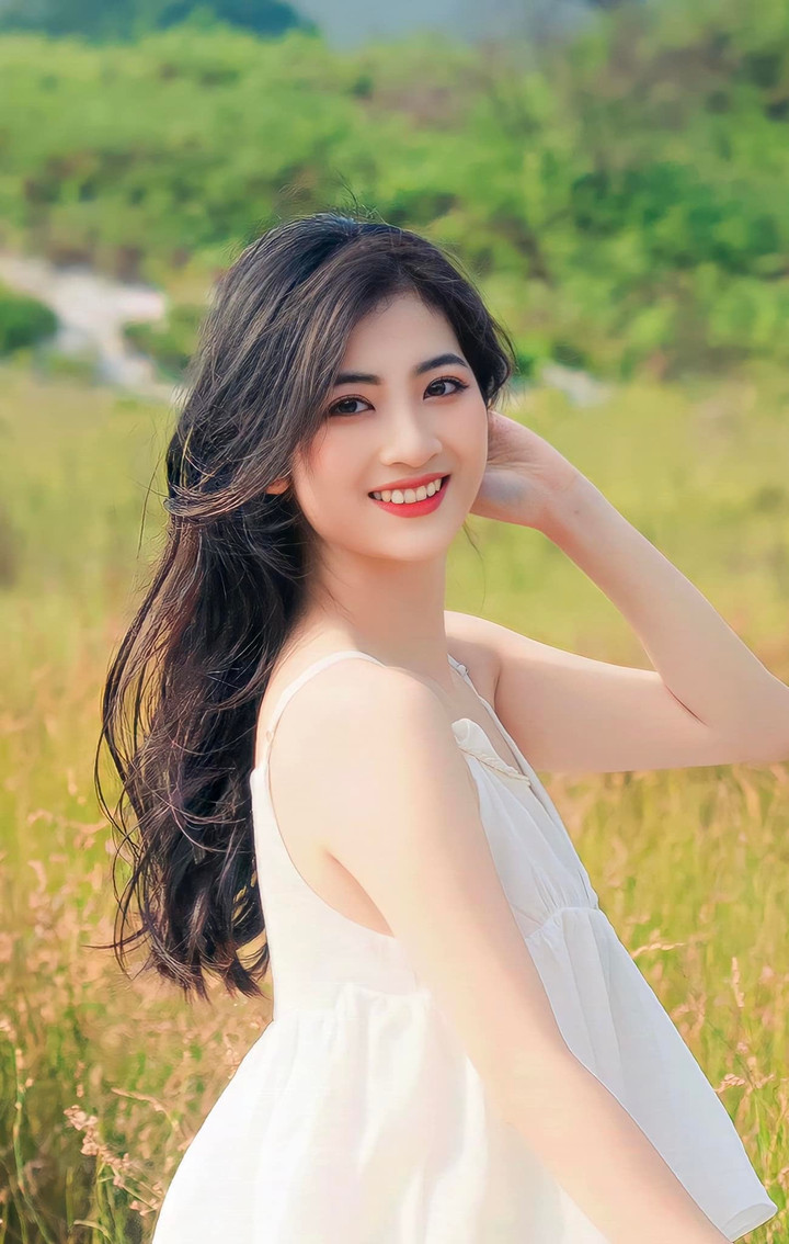 Linh Chi là Hoa khôi Thanh niên thanh lịch thành phố Thái Nguyên 2017.