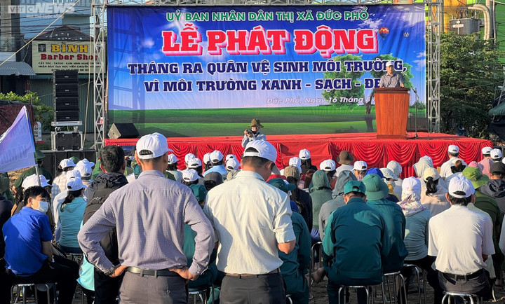 Ngày 16/8, tại phường Phổ Thạnh, thị xã Đức Phổ, tỉnh Quảng Ngãi, UBND thị xã Đức Phổ tổ chức lễ phát động tháng ra quân vệ sinh môi trường vì môi trường xanh-sạch-đẹp.