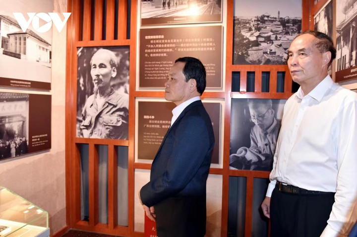 Phó Thủ tướng Trần Lưu Quang thăm Khu di tích Chủ tịch Hồ Chí Minh tại Vân Nam.