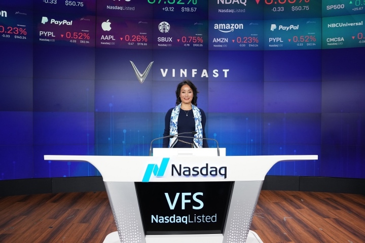 Bà Lê Thị Thu Thủy - Phó Chủ tịch Vingroup, Chủ tịch VinFast trong lễ rung chuông ra mắt VinFast trên Nasdaq Global Select Market.