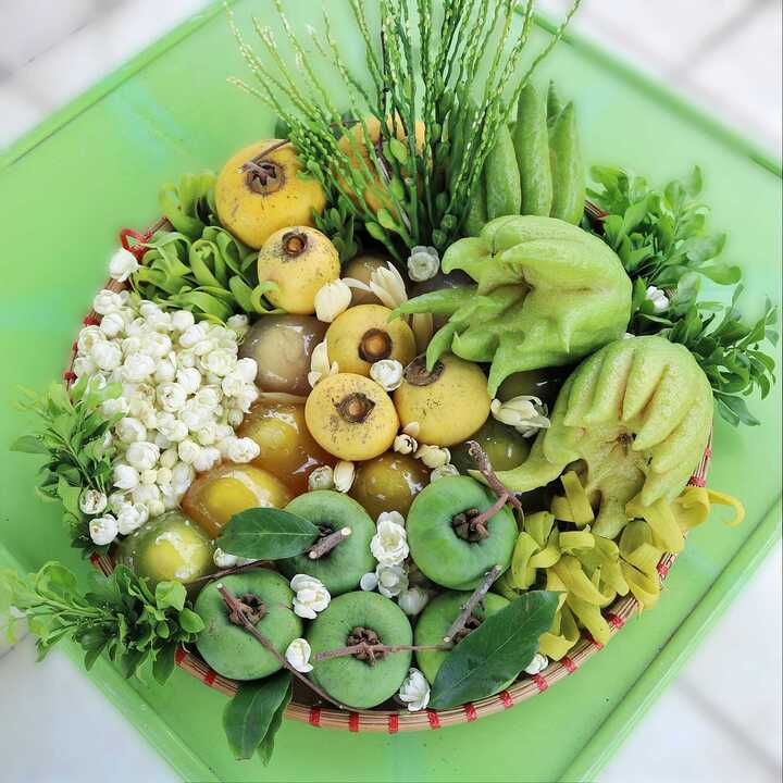 Hai hôm nay, nhiều chị em "thuộc hội gái đảm" chia sẻ lên mạng xã hội những mâm lễ cúng gia tiên và thần linh ngày mùng 1 tháng 7 Âm lịch, mở đầu cho mùa Vu lan, Xá tội vong nhân. Tháng 7 cũng được dân gian gọi là tháng cô hồn.