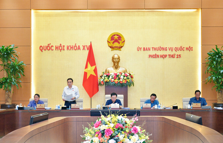 Quang cảnh phiên họp.