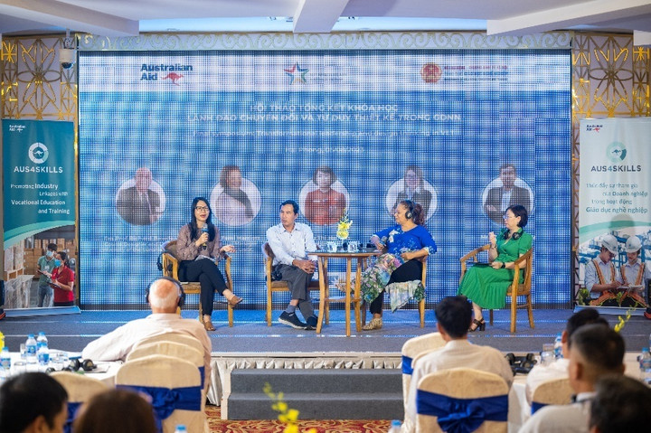 Các chuyên gia đầu ngành và giảng viên GDNN trao đổi về tư duy thiết kế và lãnh đạo chuyển đổi trong ngành logistics.