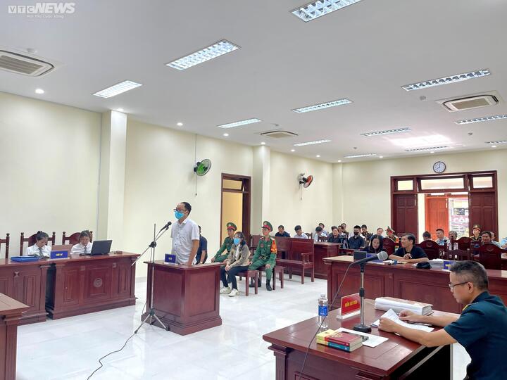 An ninh phiên xử được siết chặt, chỉ có những người liên quan đến vụ án mới được vào dự