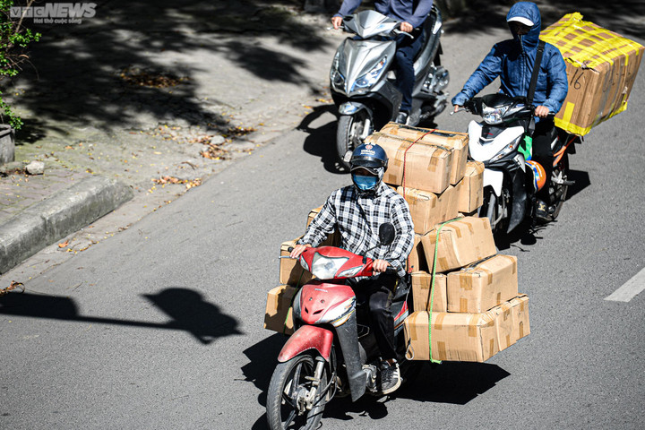 Dự báo thời tiết 18/8: Hà Nội nắng nóng, Nam Bộ có mưa rào và dông. (Ảnh: Ngô Nhung)