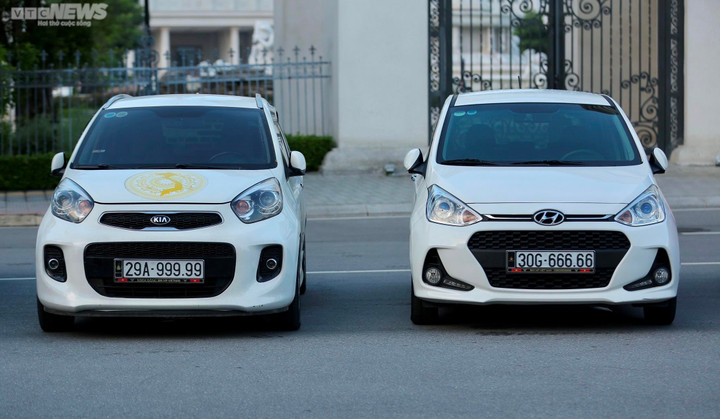 Hai chiếc xe có giá trị thấp sở hữu biển "siêu đẹp" cũng xuất hiện.