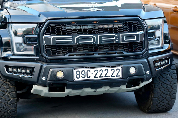 Chiếc xe kèm biển số đẹp trước ngày định danh được định giá lên tới 2 tỷ đồng.