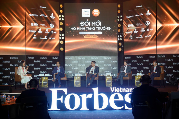 Phiên thảo luận “Thách thức mới - Cơ hội mới” tại Diễn đàn Kinh doanh 2023.