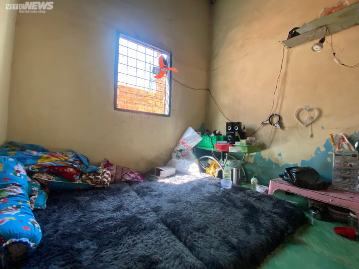 Căn phòng nơi bé trai 3 tháng tuổi tử vong do bị người tình của mẹ bạo hành.